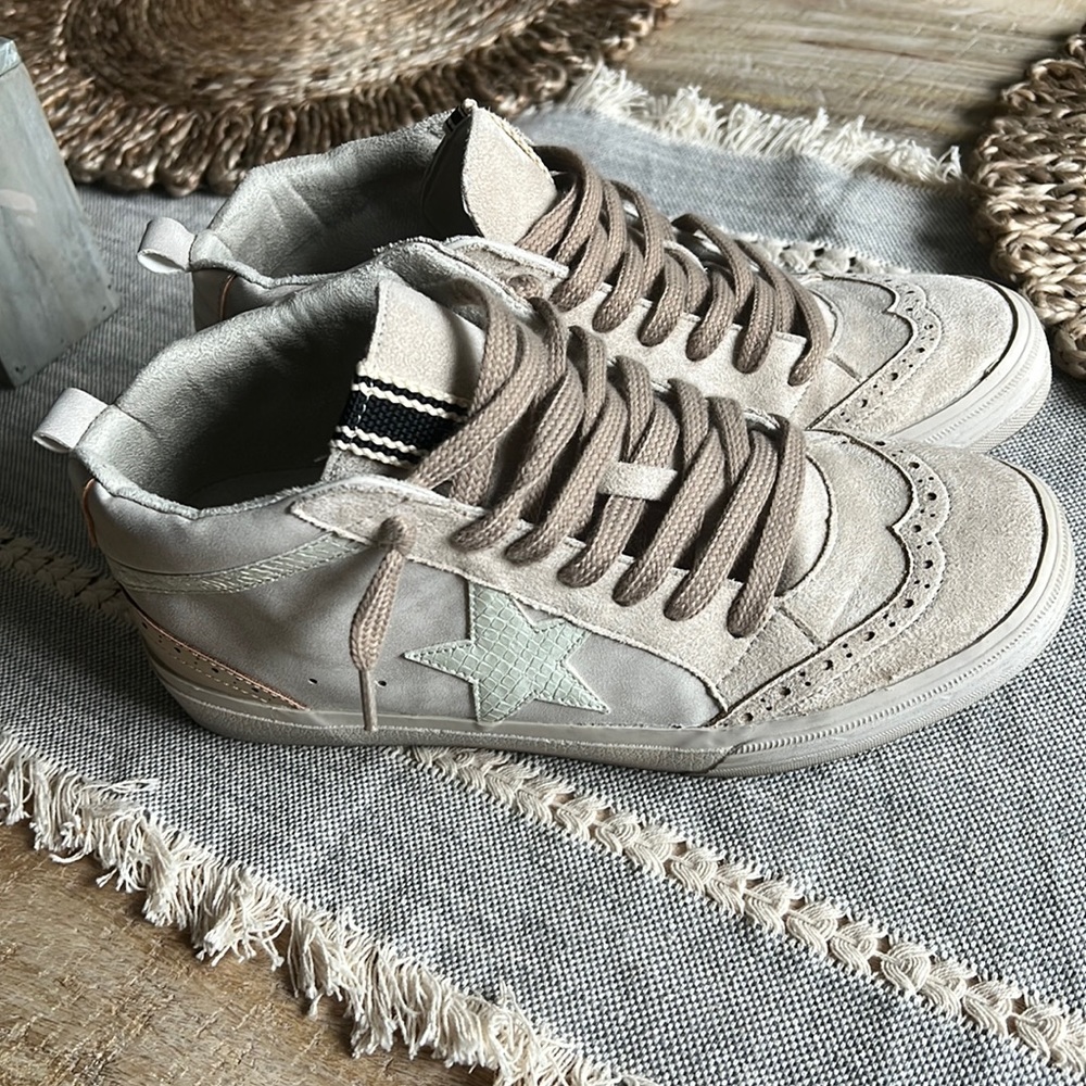 Shu shop size 8 Serena sneakers